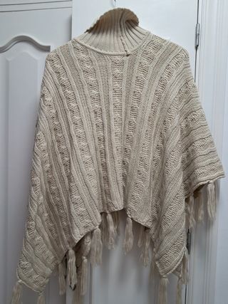 Poncho cuello alto