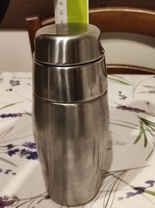 Shaker in acciaio per cocktail