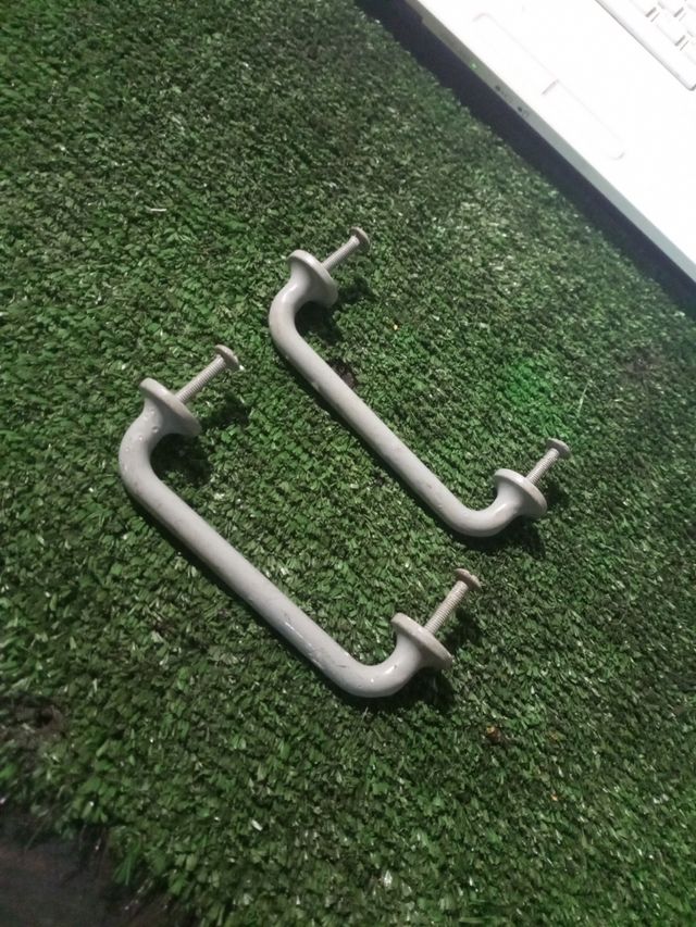 2 Tiradores antiguos metálicos