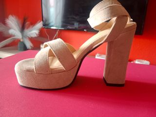 Sandalia tacón ancho