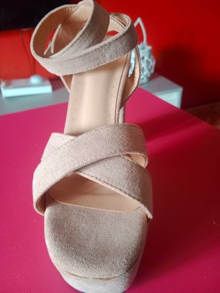 Sandalia tacón ancho