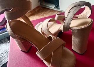 Sandalia tacón ancho