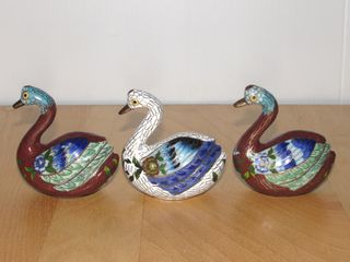 Tres aves patos cisnes pájaros chinos cloisonné