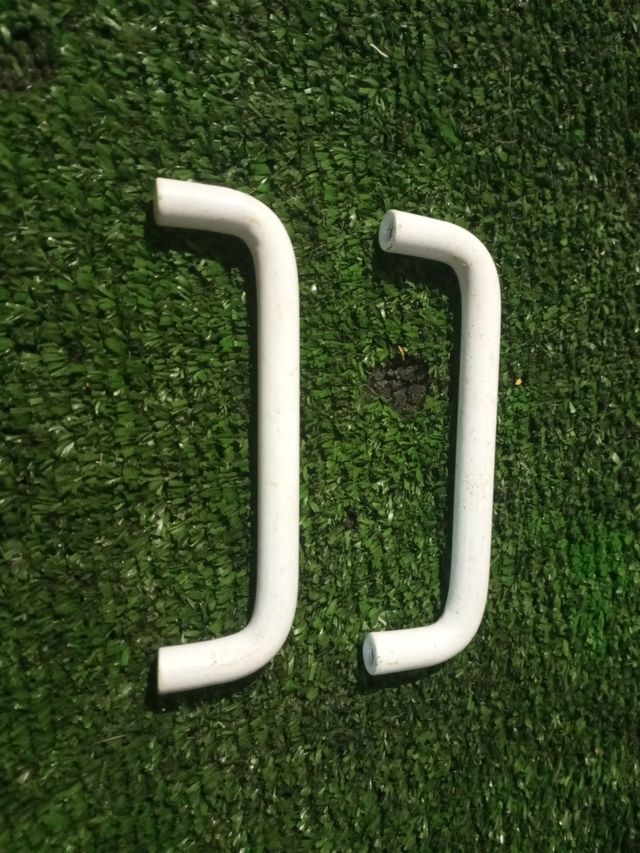 2 Tiradores vitrinas metálicas