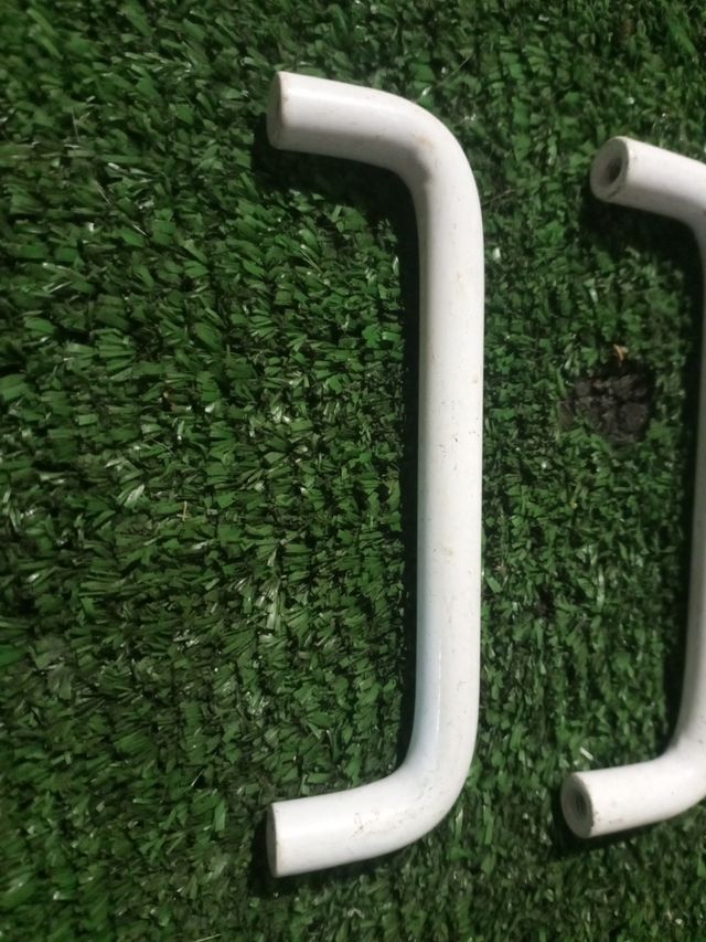 2 Tiradores vitrinas metálicas