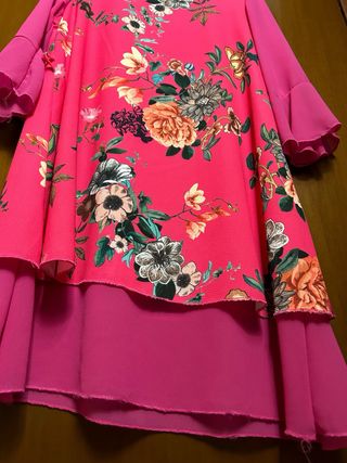 Abito con maniche a volant