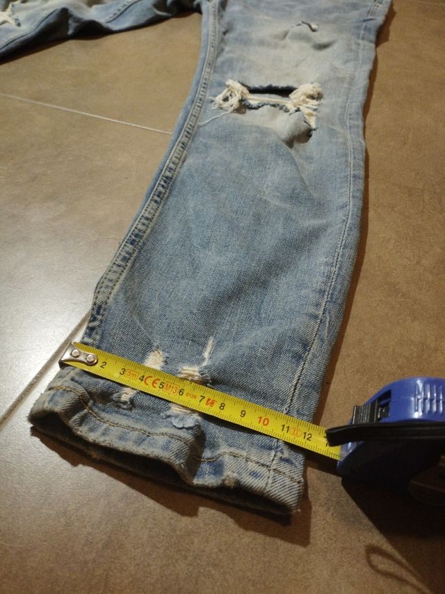 Pantalones tejanos rotos