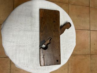 Cepillo de carpintero de madera.