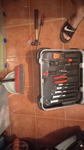 maletín con herramientas 