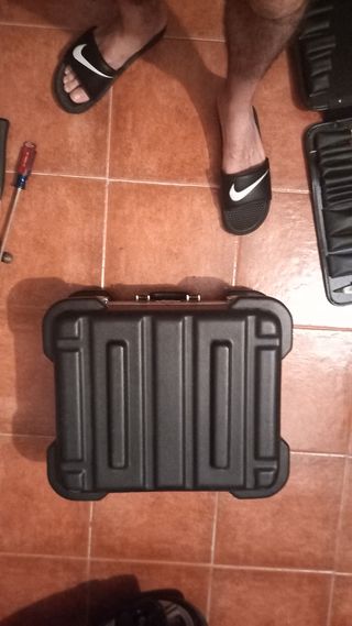 maletín con herramientas 