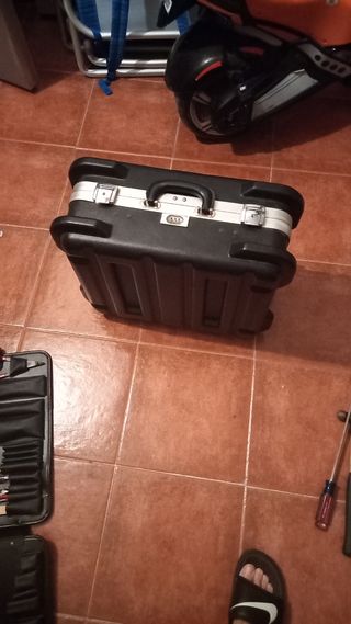 maletín con herramientas 
