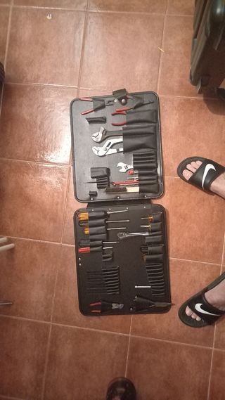 maletín con herramientas 