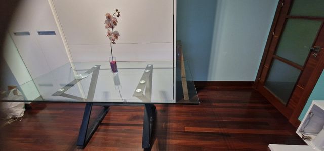 Mesa de comedor de cristal
