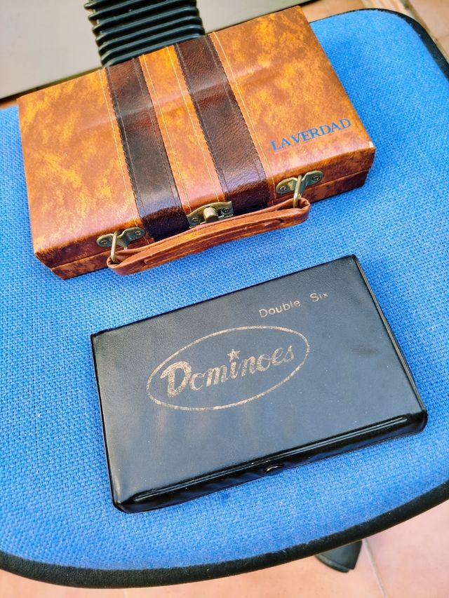 Dos Maletínes Juegos De Dominó