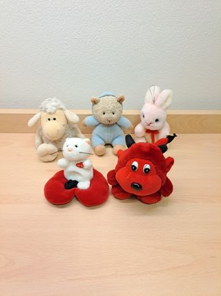 Peluches vari medio-piccoli e piccoli