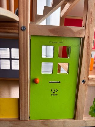 Gran casa de muñecas de madera con muebles HAPE