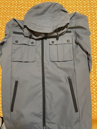 Chaqueta impermeable sin relleno
