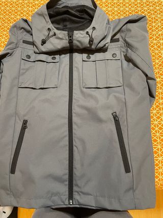 Chaqueta impermeable sin relleno