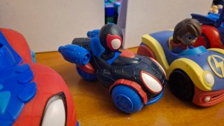 4 coches de Spiderman y ms marvel
