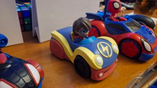 4 coches de Spiderman y ms marvel