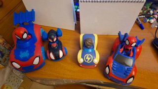 4 coches de Spiderman y ms marvel