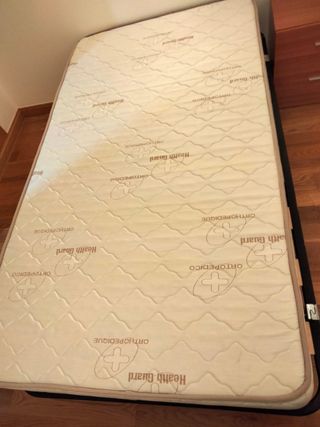 Somier, colchon, cabecero y mesita de noche