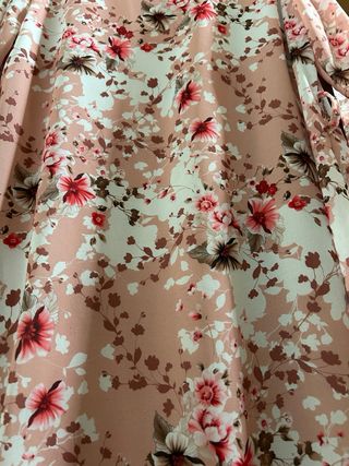 Abito rosa con fiori