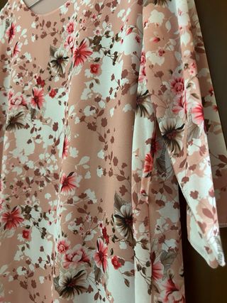 Abito rosa con fiori