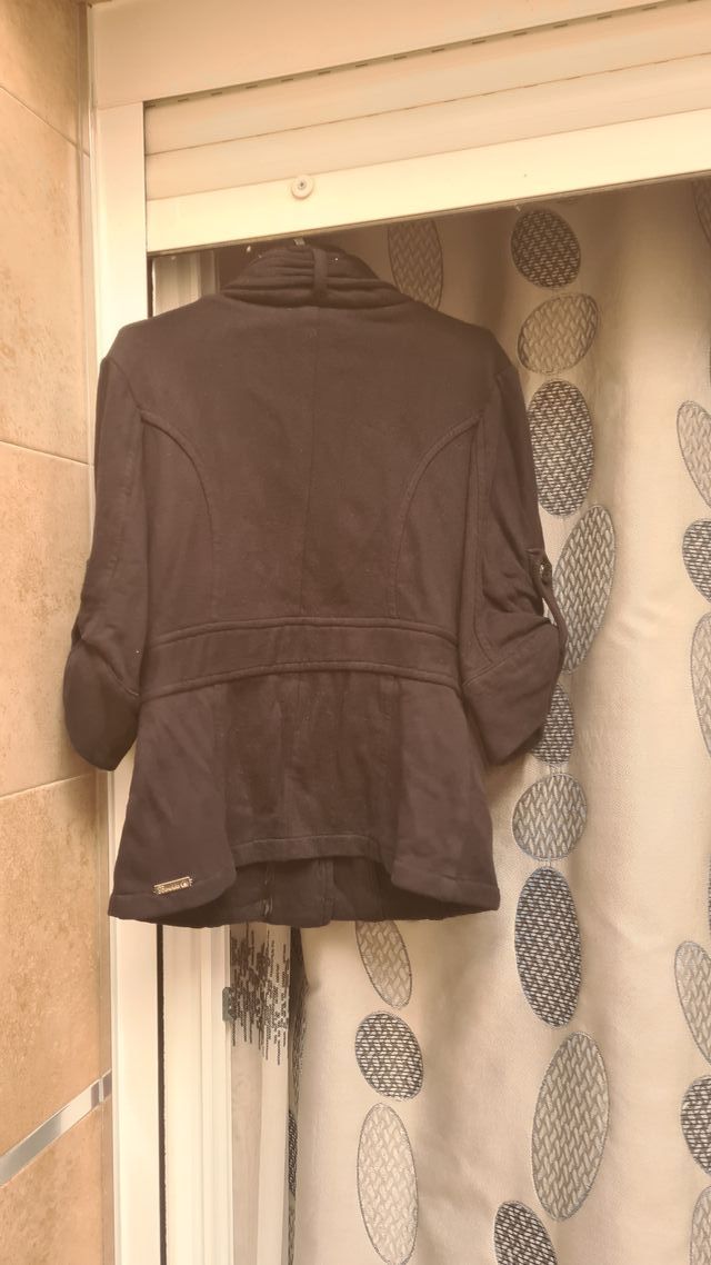 Abrigo blazer abotonado elástico negro