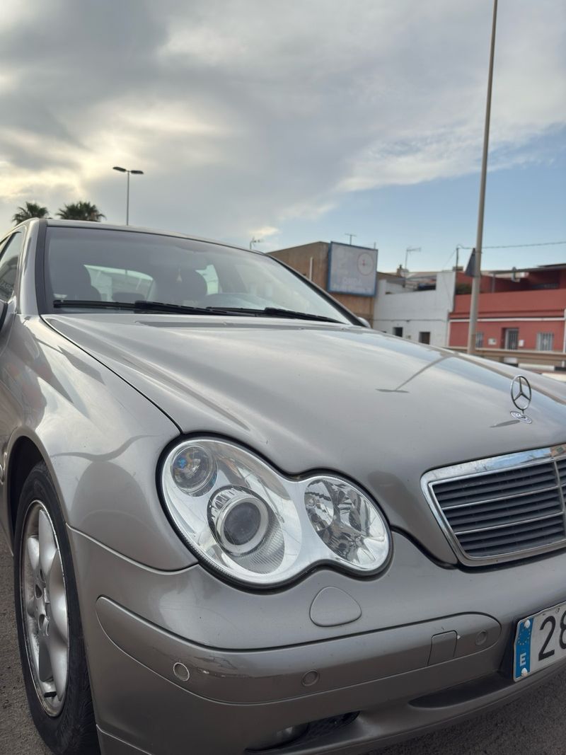 Mercedes-Benz Clase C 2004 - foto 1