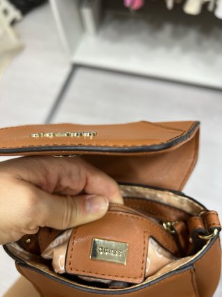Bolso guess camel