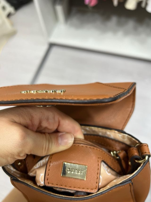 Bolso guess camel