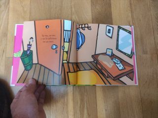 En casa (Adivina y Pegatina) (Spanish Edition)