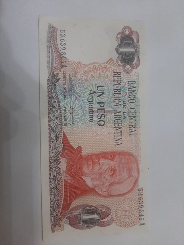 3 billetes Argentina.
