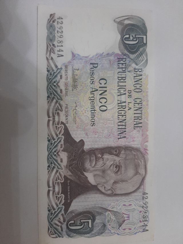 3 billetes Argentina.
