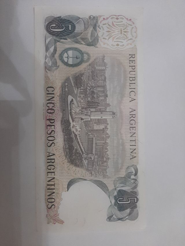 3 billetes Argentina.