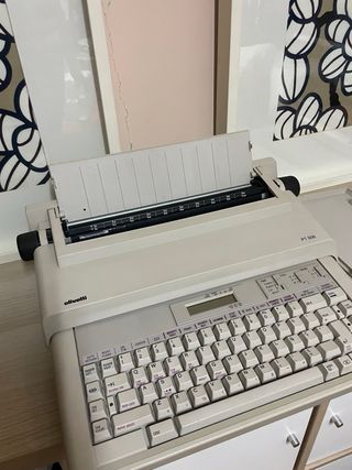 Maquina de escribir Olivetti PT 506