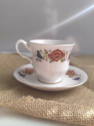 Preciosa taza de té y platillo porcelana inglesa