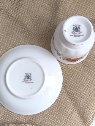 Preciosa taza de té y platillo porcelana inglesa