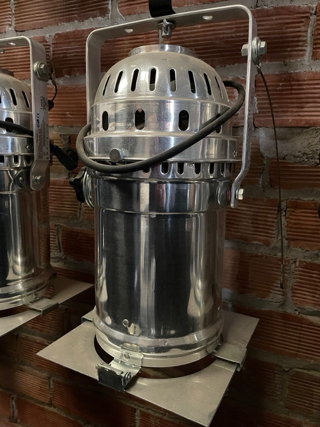 Focos escenario PAR 64