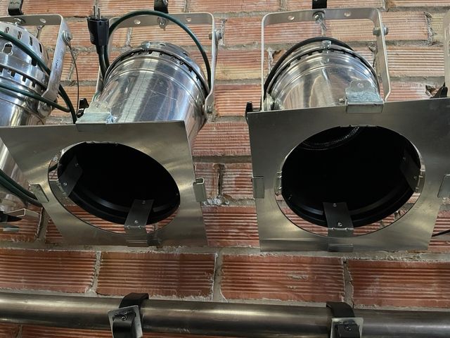 Focos escenario PAR 64