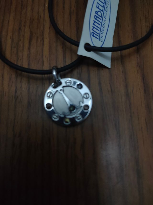 Collana caucciù con ciondolo ancora