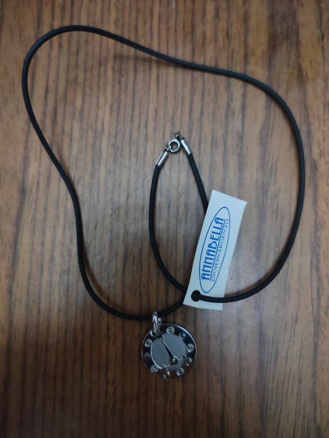 Collana caucciù con ciondolo ancora