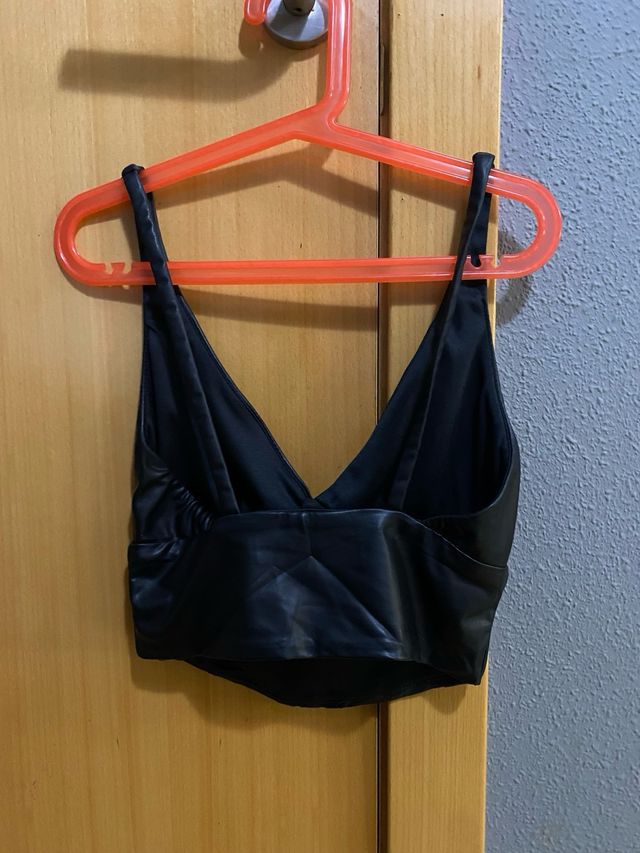 Top Cuero Negro