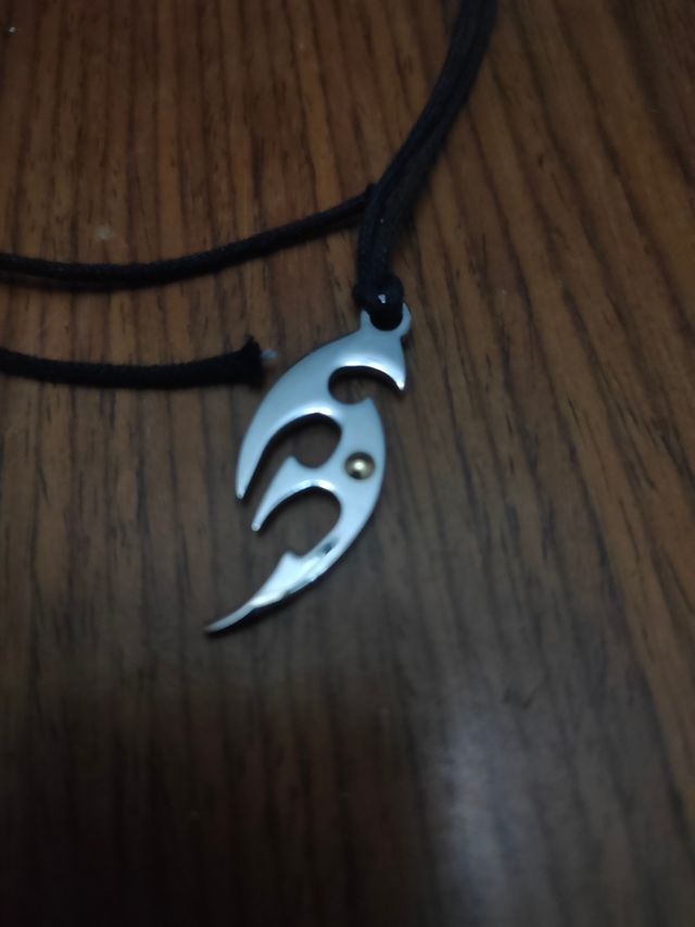 Ciondolo acciaio con filo