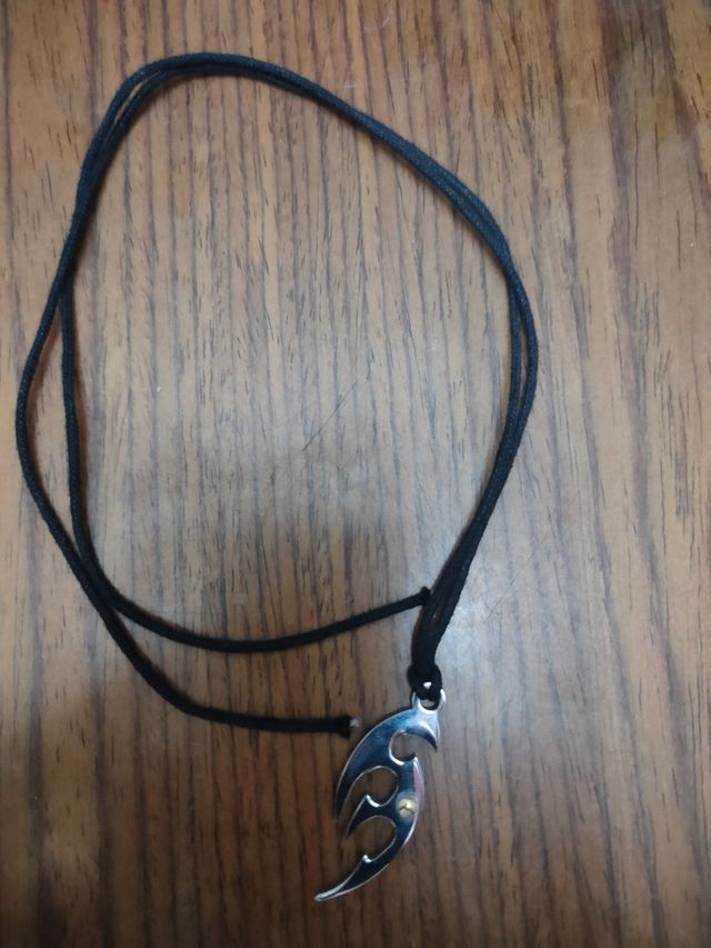 Ciondolo acciaio con filo