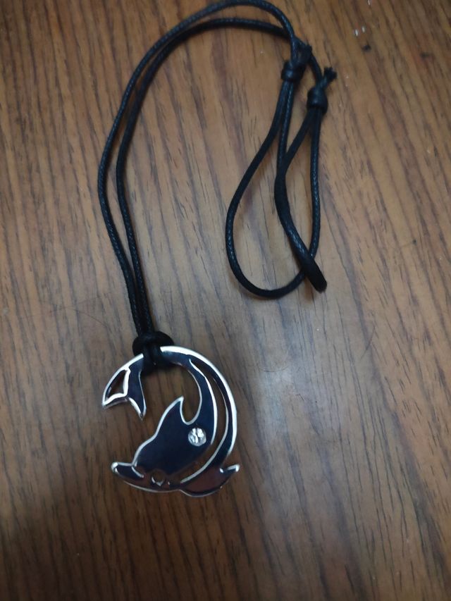 Ciondolo delfino con laccio regolabile