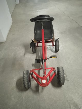 Coche de pedales