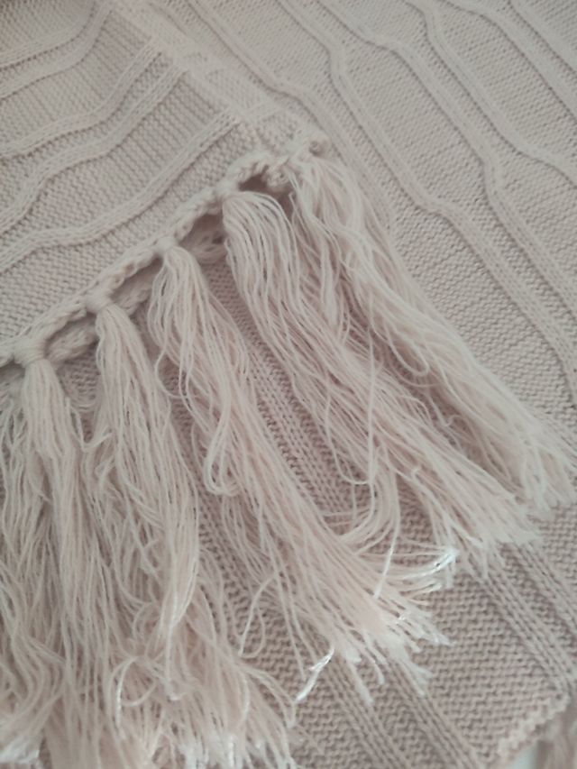 Poncho de lana con cuello alto