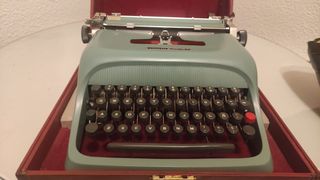 MAQUINA DE ESCRIBIR OLIVETTI